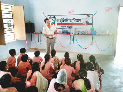 The projector gave the same day Danga, not started Smart Classes