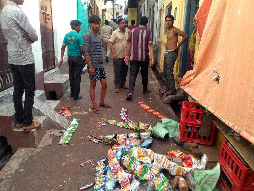 Two community bands, stone pelting on clothes in Sikandaru