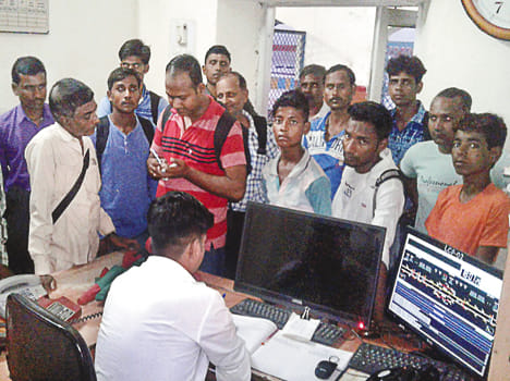 Gomati Late, daily commuters commissed