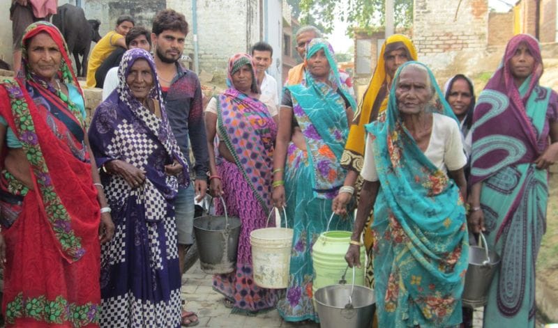 पानी की समस्या को लेकर गरजीं महिलाएं