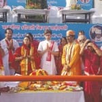 पूजा अर्चना करती मंत्री किरण माहेश्वरी