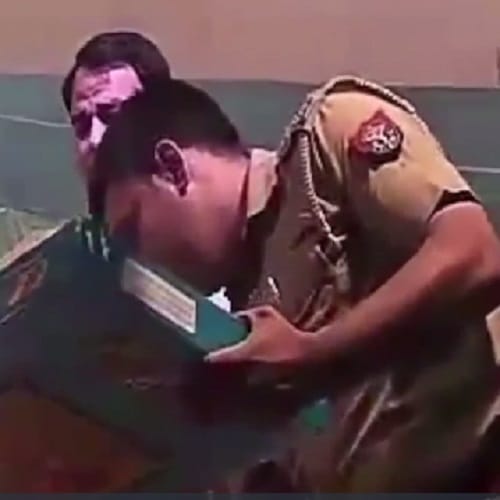 Video Viral : leader of the police station touched the feet of Netaji, photos 