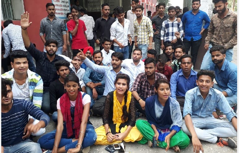 Students disagree with changing the date of election