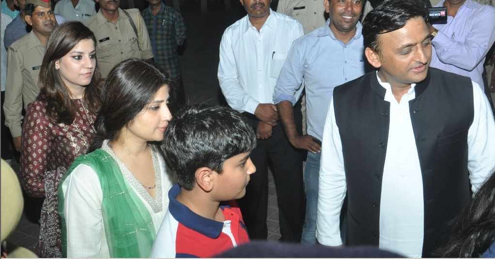 akhilesh yadav visited tajmahal with family 