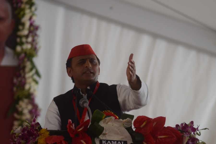 when akhilesh yadav punished during school days