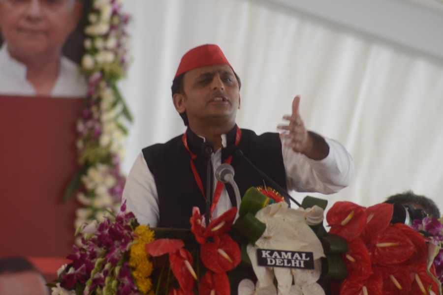 अखिलेश यादव