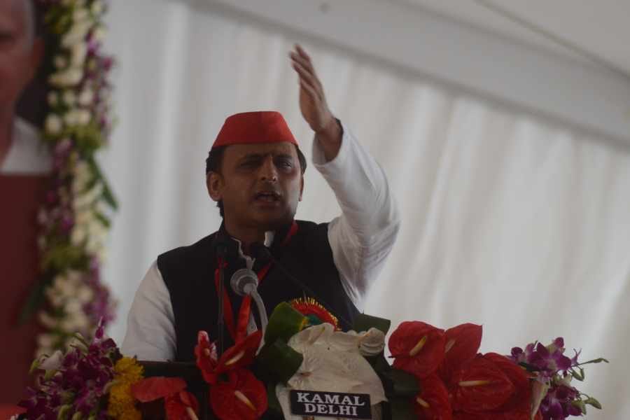 when akhilesh yadav punished during school days