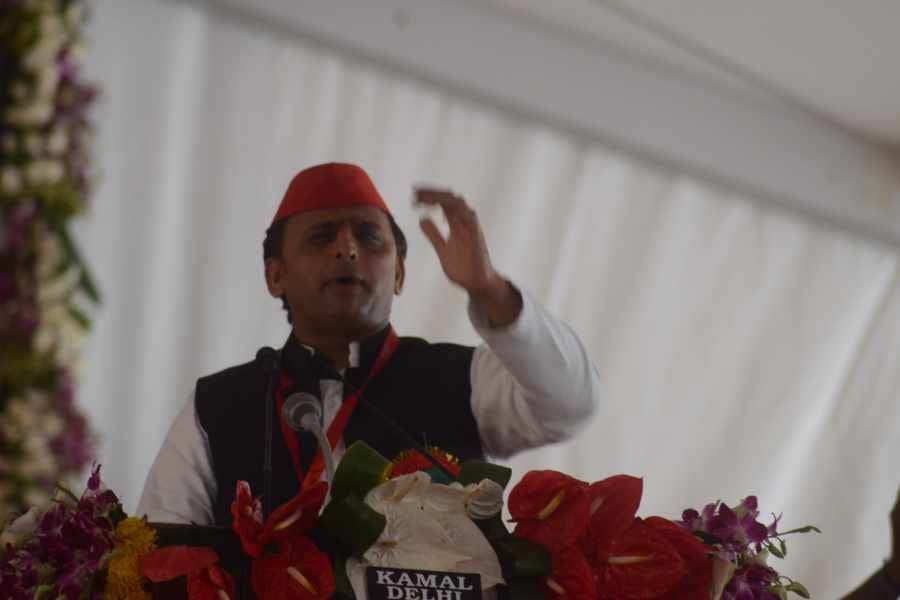 when akhilesh yadav punished during school days