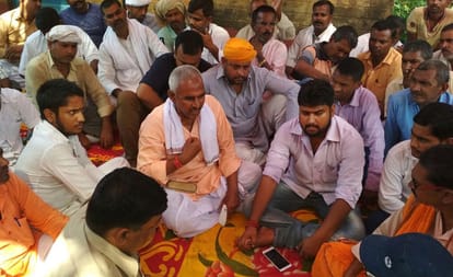 Ballia bjp leader surendra singh beat forest depatrtment staff