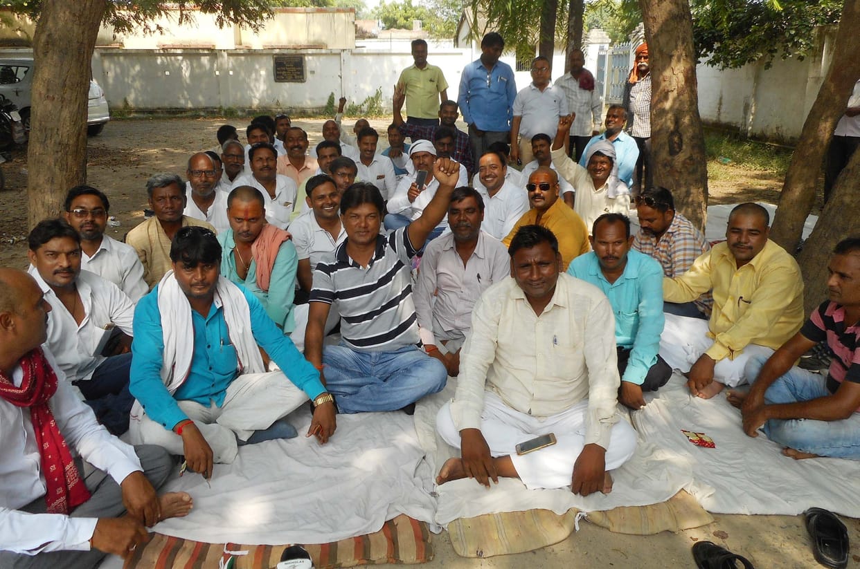 भद्ही: ब्लाक पर प्रधानों का धरना