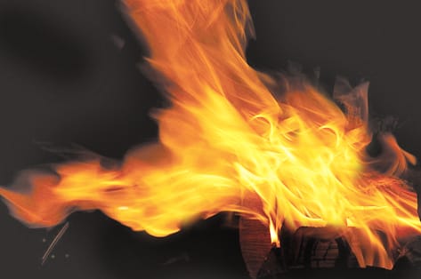 women burn kaushambi crime