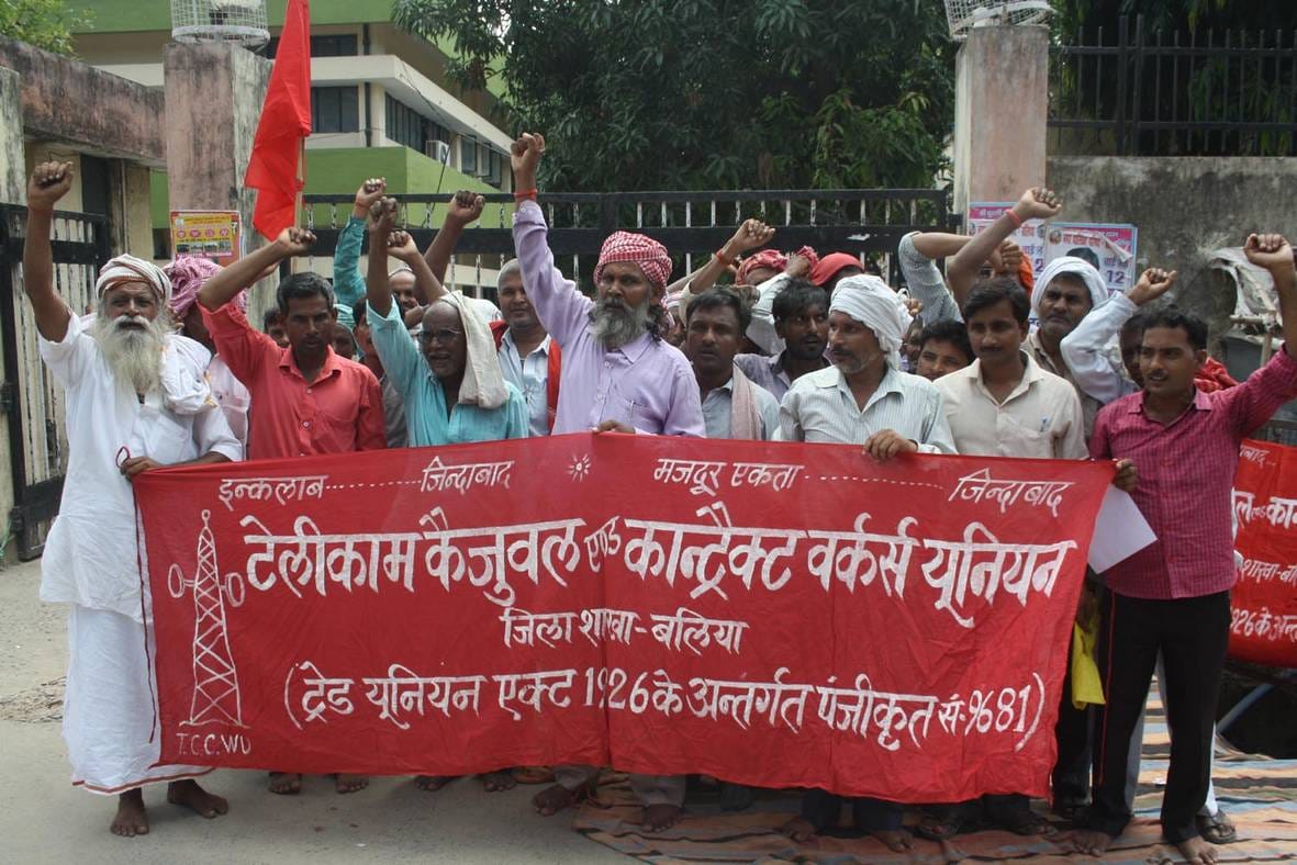 Telecommunication workers give dharna