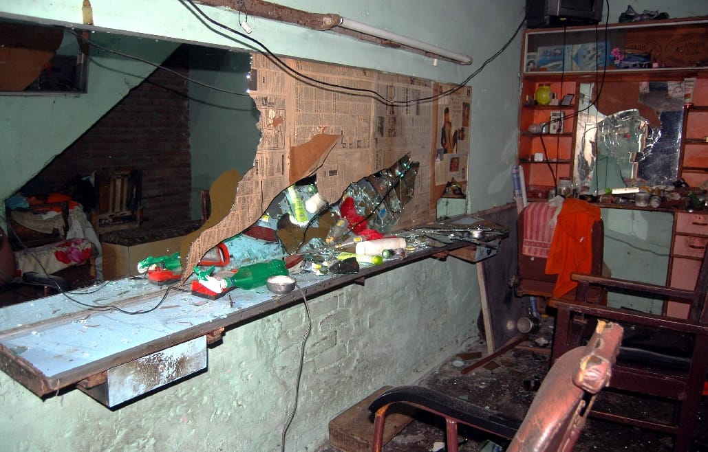 Miscreants attack on saloon and dairy shop in haridwar