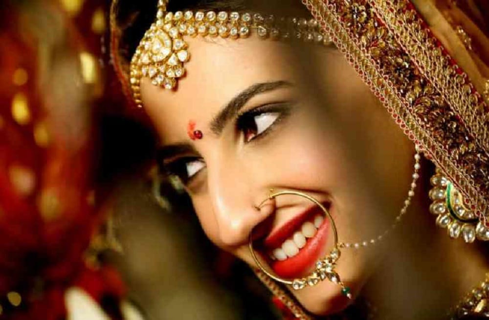 Karwa chauth 2019 men are also fasting with her wife