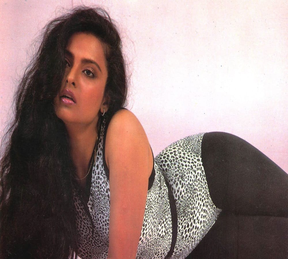  actress rekha used to take advise to actor amitabh bachchan to select a movie