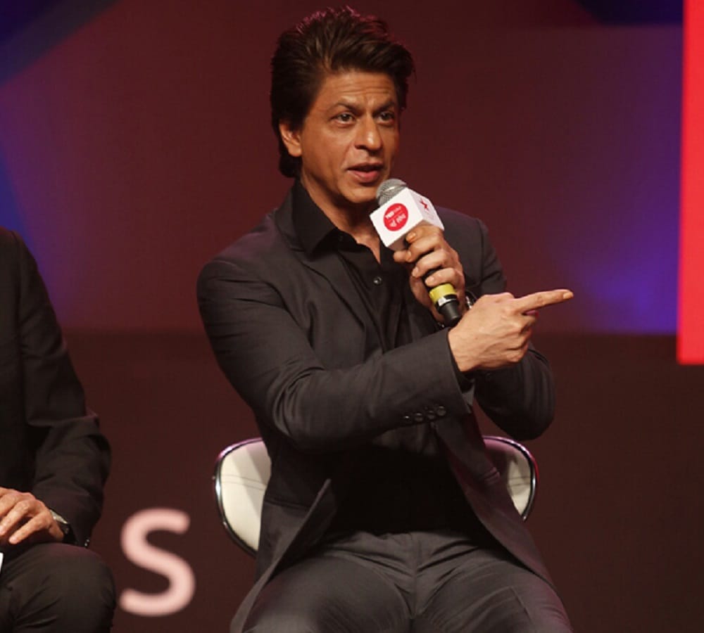  shahrukh gets irritate when a reproter called him salman in an event 