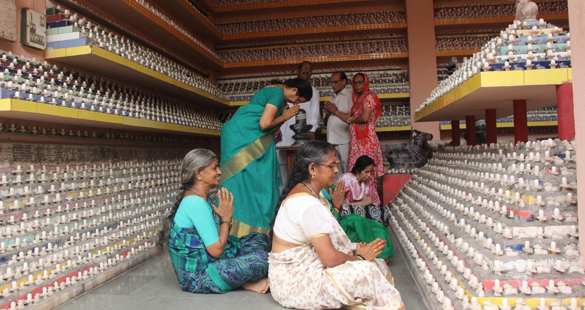 see the photos of unique shiva temple in varanasi