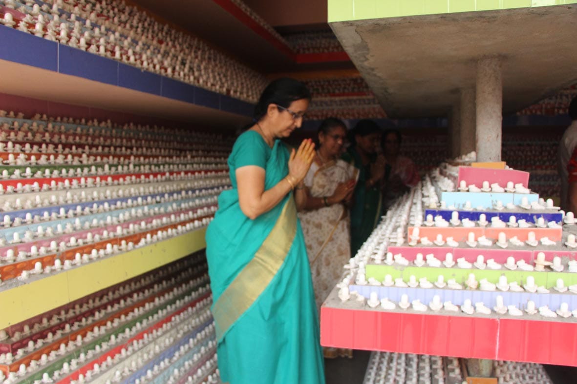 see the photos of unique shiva temple in varanasi