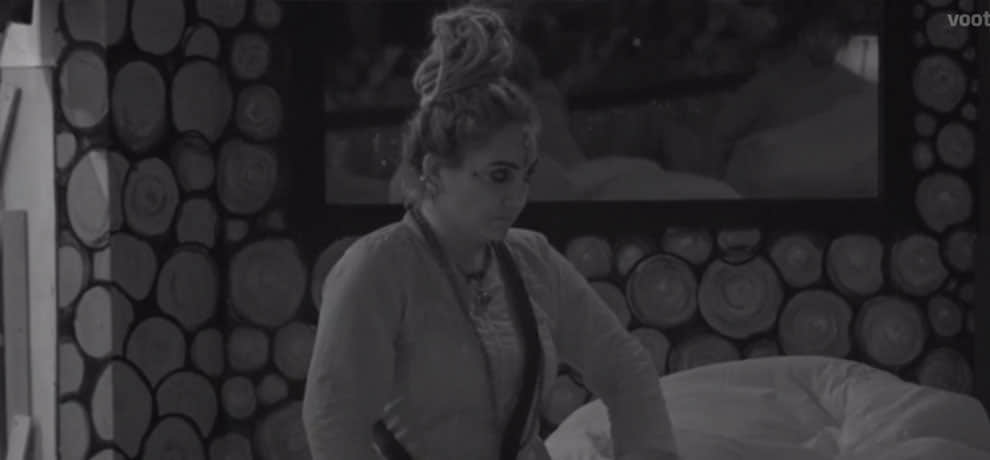 bigg boss 11 house tantrik shivani get emotional on show