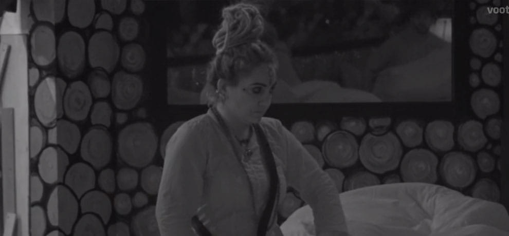 bigg boss 11 house tantrik shivani get emotional on show
