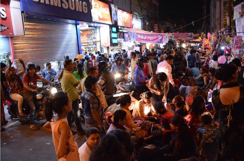 photos of karva chauth 2017 shopping and mehndi in dehradun