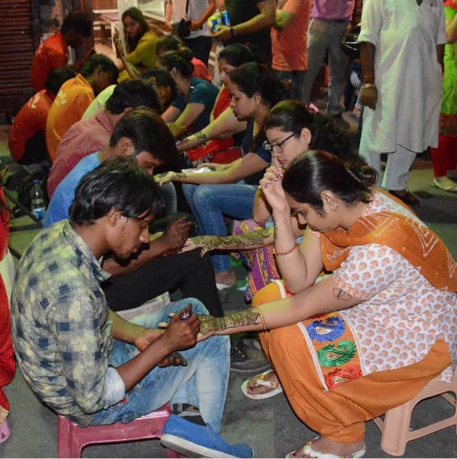 photos of karva chauth 2017 shopping and mehndi in dehradun