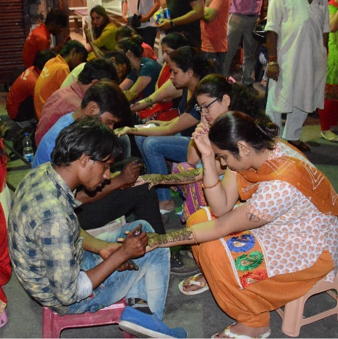 photos of karva chauth 2017 shopping and mehndi in dehradun
