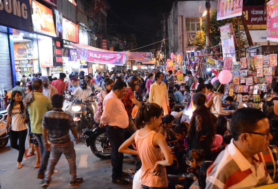photos of karva chauth 2017 shopping and mehndi in dehradun