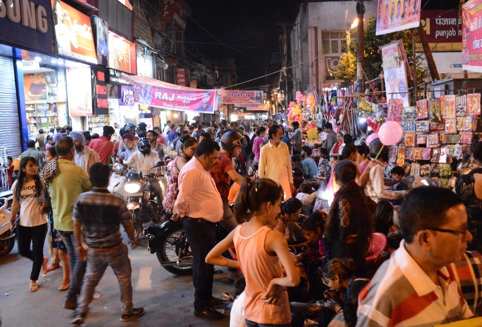 photos of karva chauth 2017 shopping and mehndi in dehradun