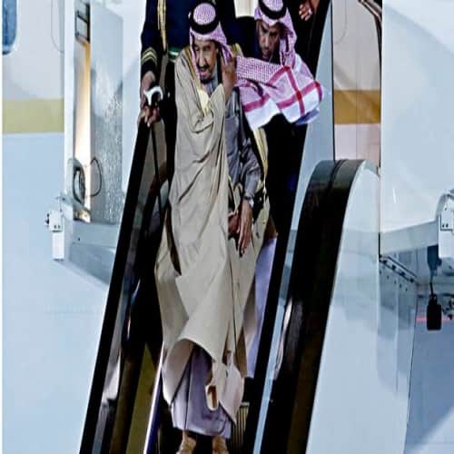 pictures of saudi king salman from jumbo plane in russia 
