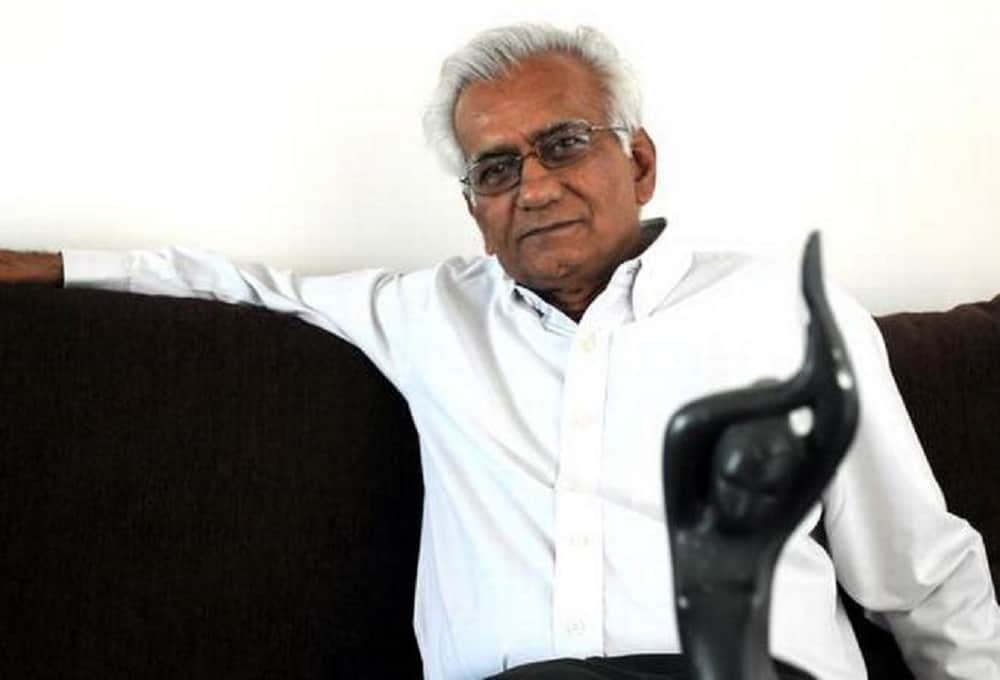 bollywood celebrities are tweeting about RIP kundan shah