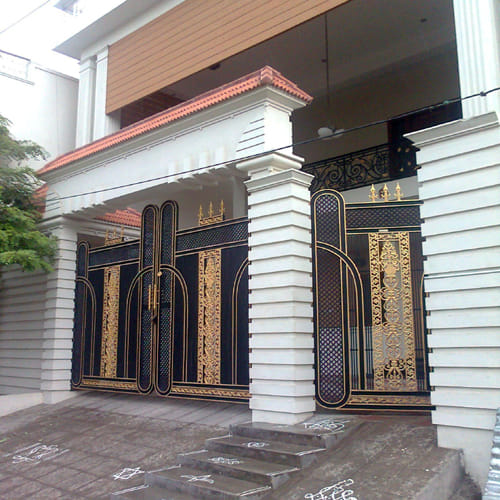 entrance gate of your home can attract maa lakshmi according to vastu shastra