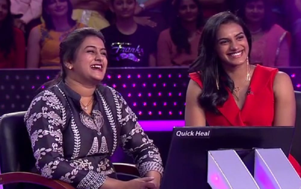 Amitabh Bachchan Gave Wrong Introduction To PV Sindhu Sister Divya In KBC 9 Episode   30