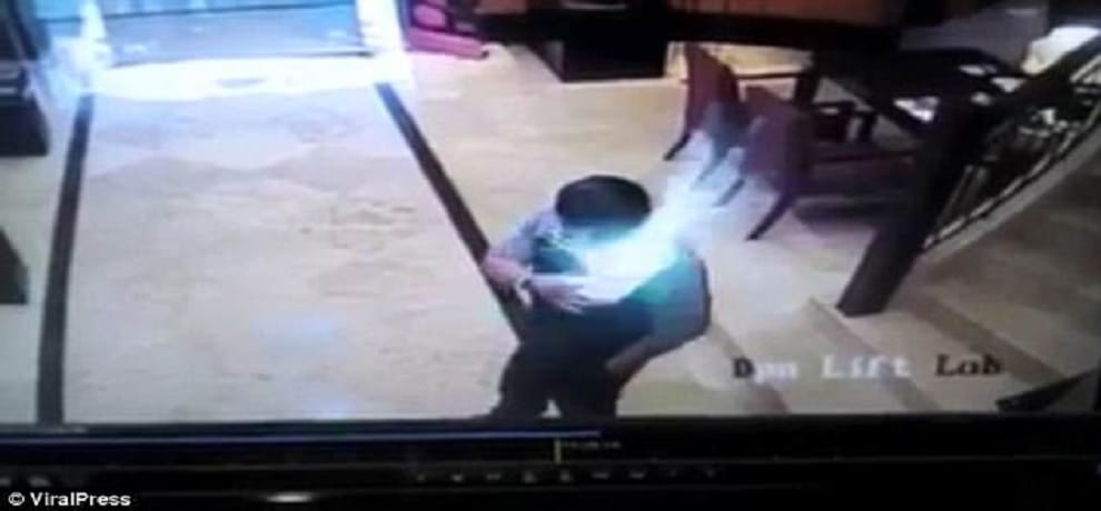 Samsung phone explodes in a man's shirt pocket
