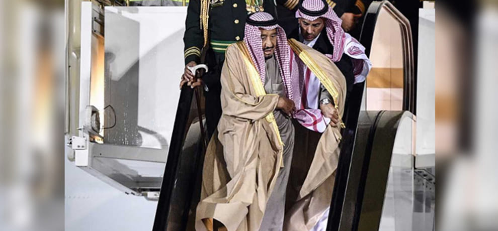 saudi king salman jumbo plane escalator stopped when he was getting down in russia