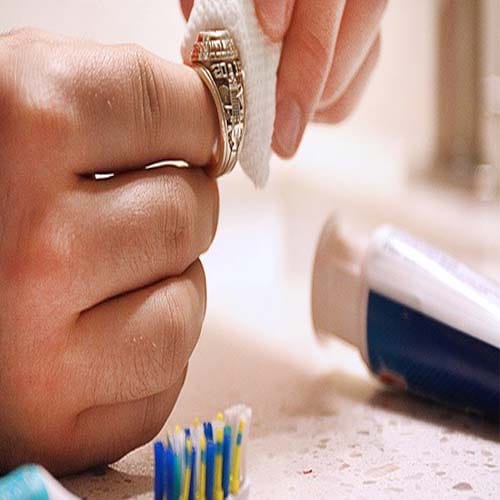 use these tips to clean silver jewellery on this karva chauth and diwali