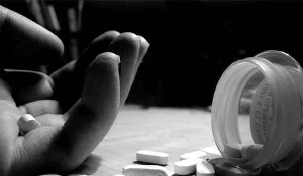 आत्महत्या 