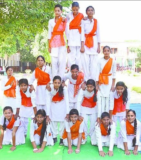 Teach the tricks of self defense in the camp
