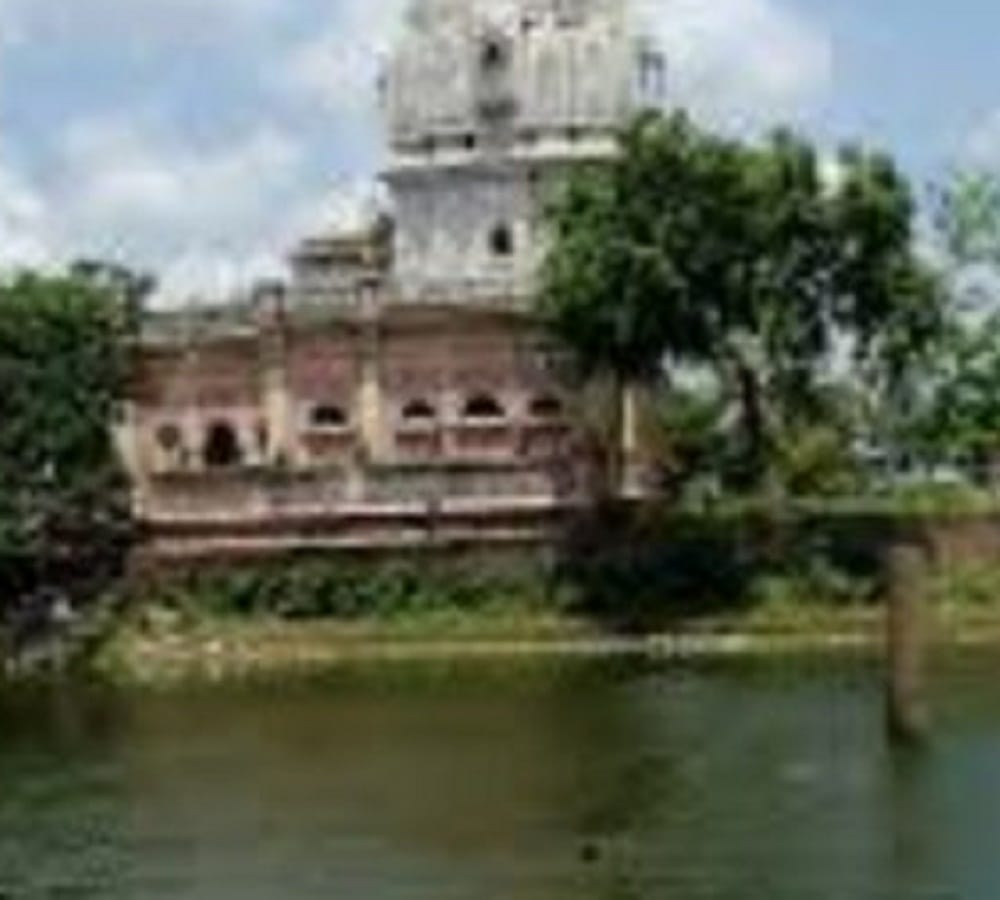 do you their is a place in India where temple is situated on the funeral place