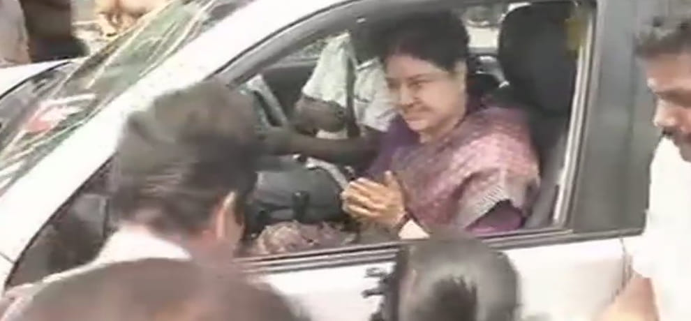 Sasikala reaches hospital to meet ailing husband after got five days parole from tamil nadu police