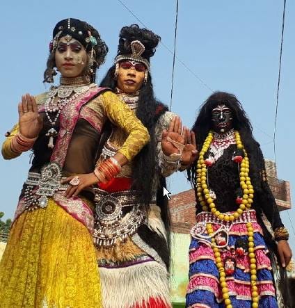 धूमधाम से निकाली गई नगर में शोभायात्रा.