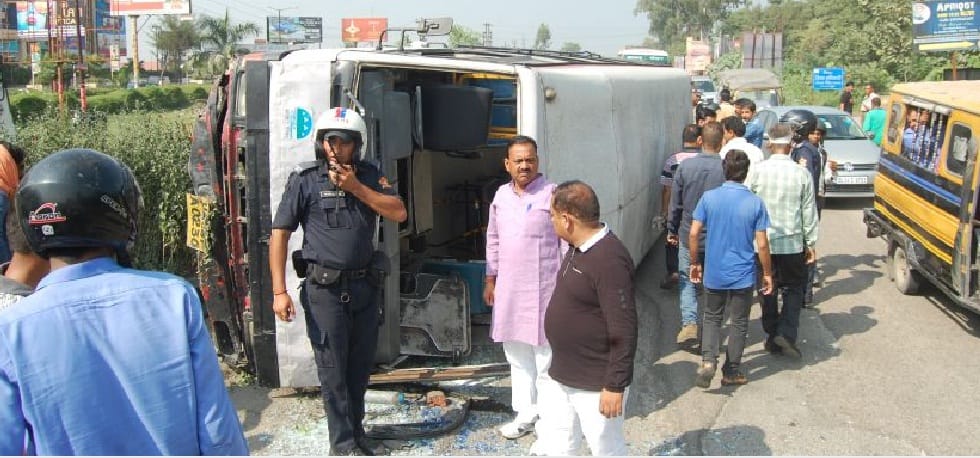 Turning to Tanakpur on the City Bus Highway