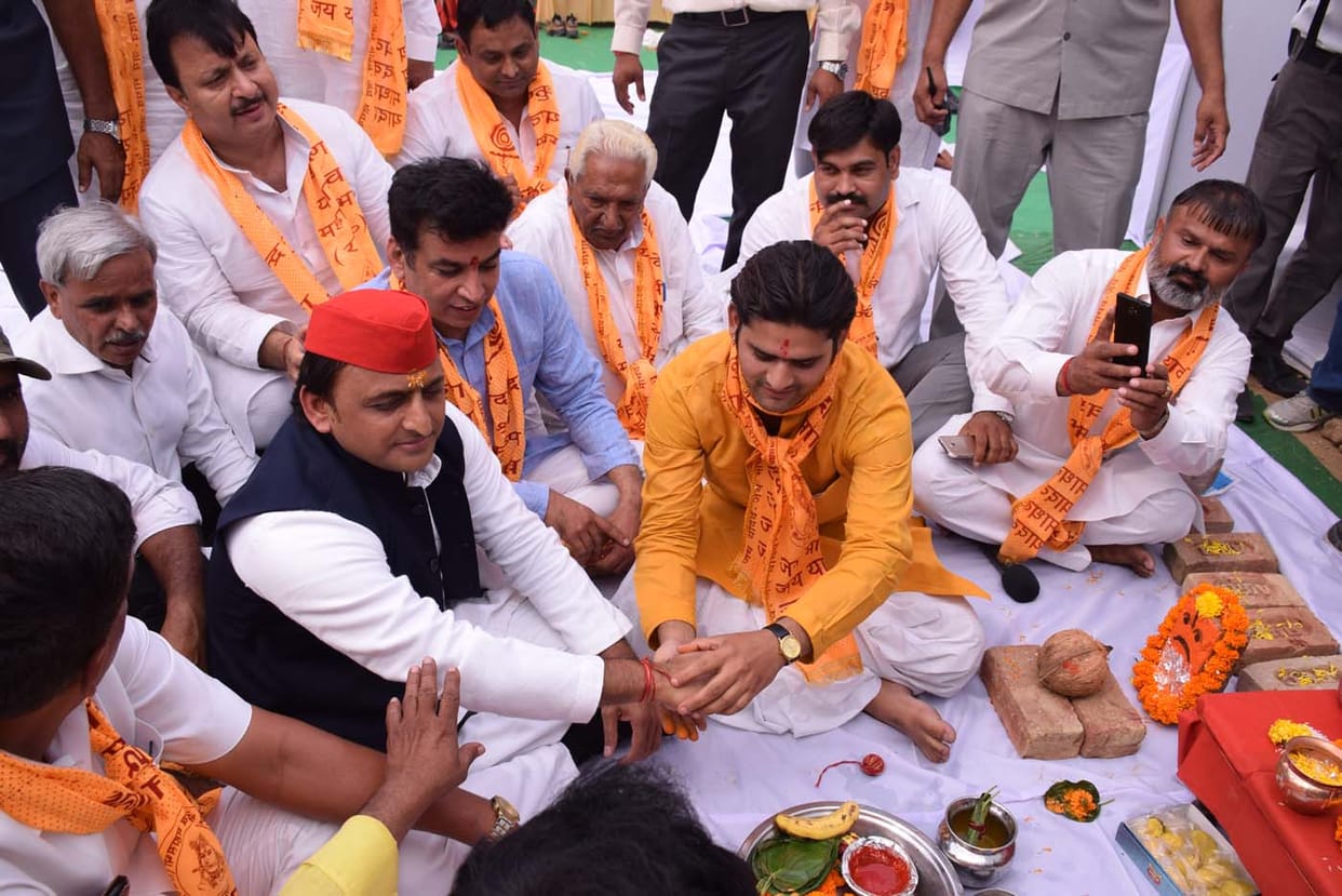 नोटबंदी-जीएसटी से अर्थव्यवस्था कमजोर: अखिलेश यादव