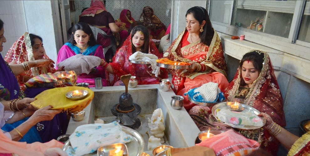 Karavachoth Special : suhagin wants sixteen make-up, long life of husband