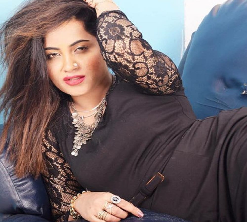 bigg boss 11 ex-contestant arshi khan video, how radhe maa used crime branch