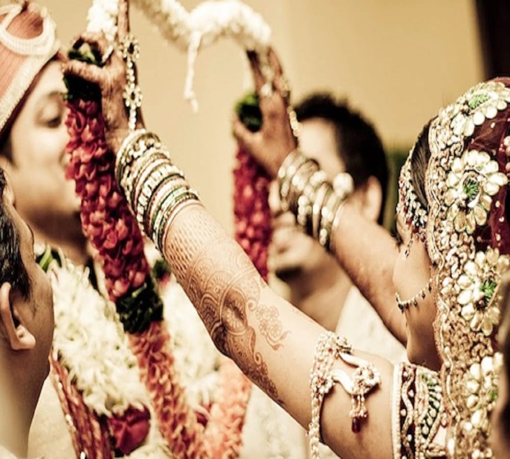 groom takes the revenge to his bride on the wedding day in Singapore 