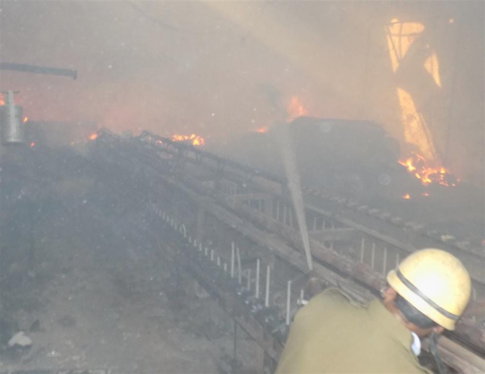 Loss of millions by fire in Yarn Factory