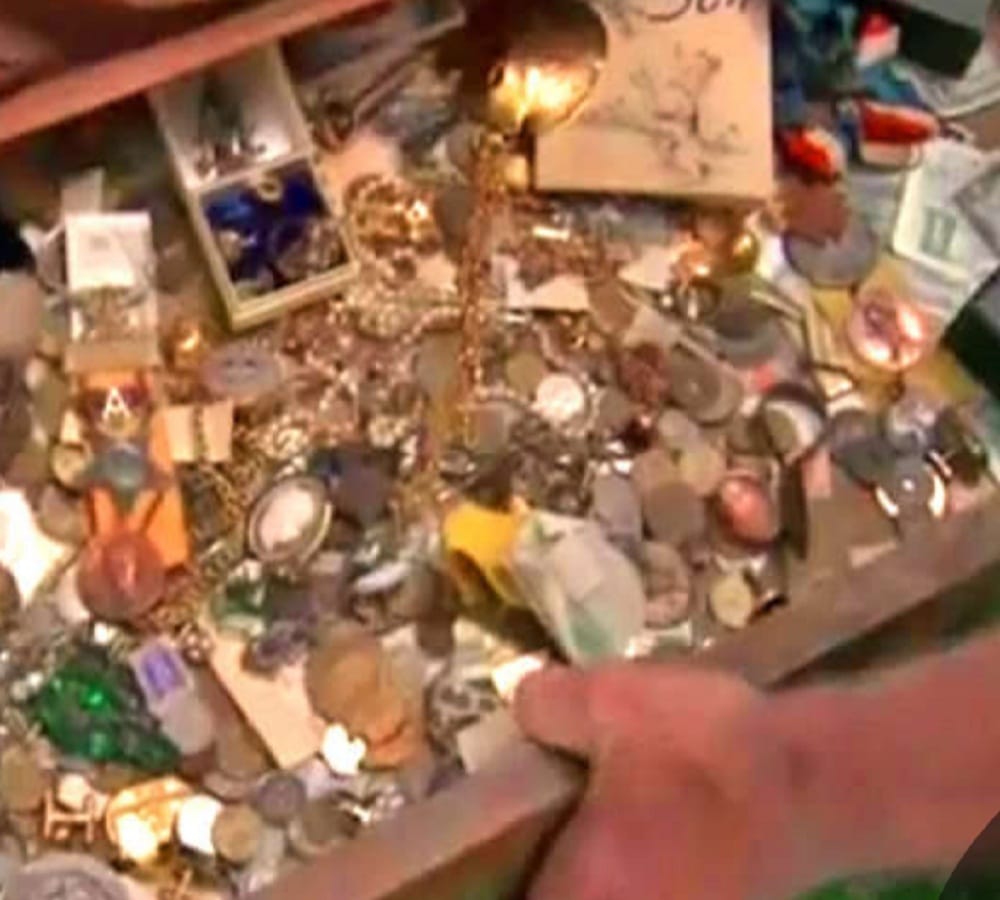 man found jewellery in secret box which makes him lakhpati