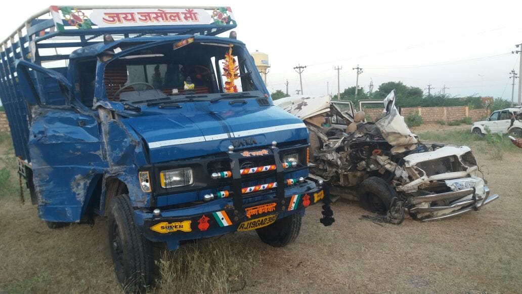 3 died on the spot after a truck and car collided with each other 