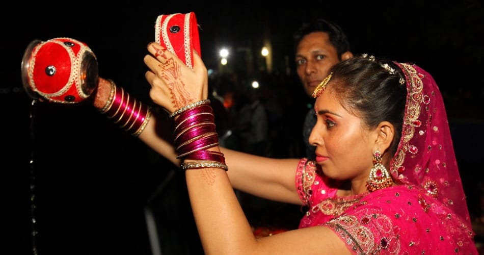 Womens celebrate karwa chauth at Sukhna lake in chandigarh